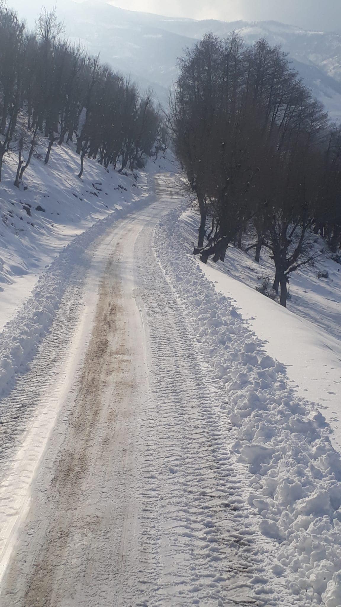 YİNE KAR VE YİNE BİZ… ULAŞIMIN AKSAMAMASI İÇİN SAHADAYIZ.